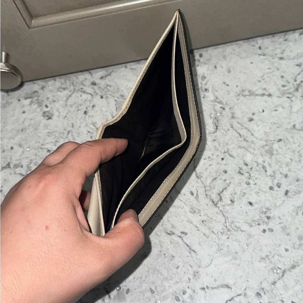 Gucci GG Signature Leather Bifold Wallet AUTHENTIC